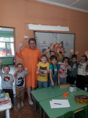 30 июля Ильинско-Усовская сельская библиотека и МБДОУ детский сад №16 провели для воспитанников развлекательно-познавательное мероприятие "Дружба начинается с улыбки", посвященное Международному дню дружбы.
