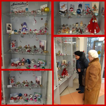 В Центральной библиотеке проходит выставка советских ёлочных игрушек из коллекций наших читателей, на которой можно увидеть лучшие образцы новогодних украшений, а также открыток того времени.