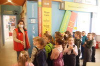 9 февраля Центральную детскую библиотеку посетили воспитанники дошкольного отделения МБОУ СОШ №11. С ребятами провели обзорную экскурсию «В гости к книгам мы идем».