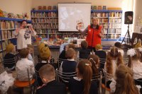 29 апреля в Центральной детской библиотеке с ребятами МБОУ СОШ №11 1а/8 класса провели беседу "Идёт война народная".