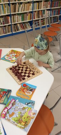 Развлекательная программа "Мы читаем и играем"