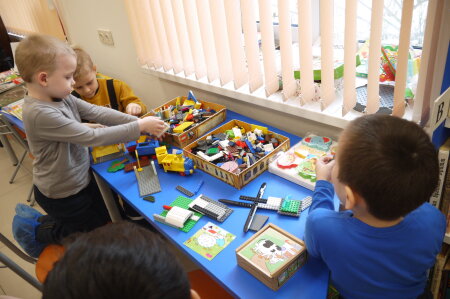Игровой мир в библиотеке: динозавры, Lego и отличное настроение!