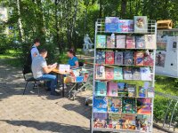 🏷️ Важная информация для наших читателей!  В связи с проведением ремонтных работ на главном крыльце Центральной библиотеки, мы временно переместили обслуживание читателей в уютный Библиотечный сквер.