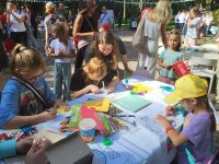 Сотрудники Центральной библиотеки провели творческие мастер-классы на фестивале «Безопасный город» в Детском городке «Сказочный». Дети с удовольствием участвовали в создании оригинальных поделок.