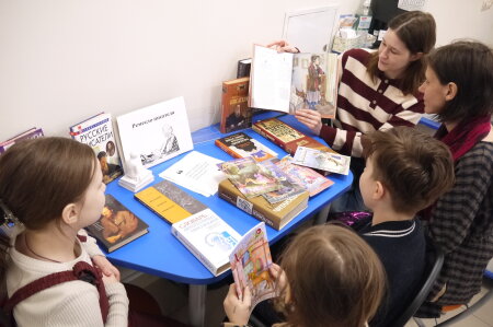 Книжная выставка "Ремесло писателя", посвященная Международному дню писателя.