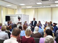 Чудесным звучанием струн была наполнена красногорская центральная библиотека в минувшие выходные.
